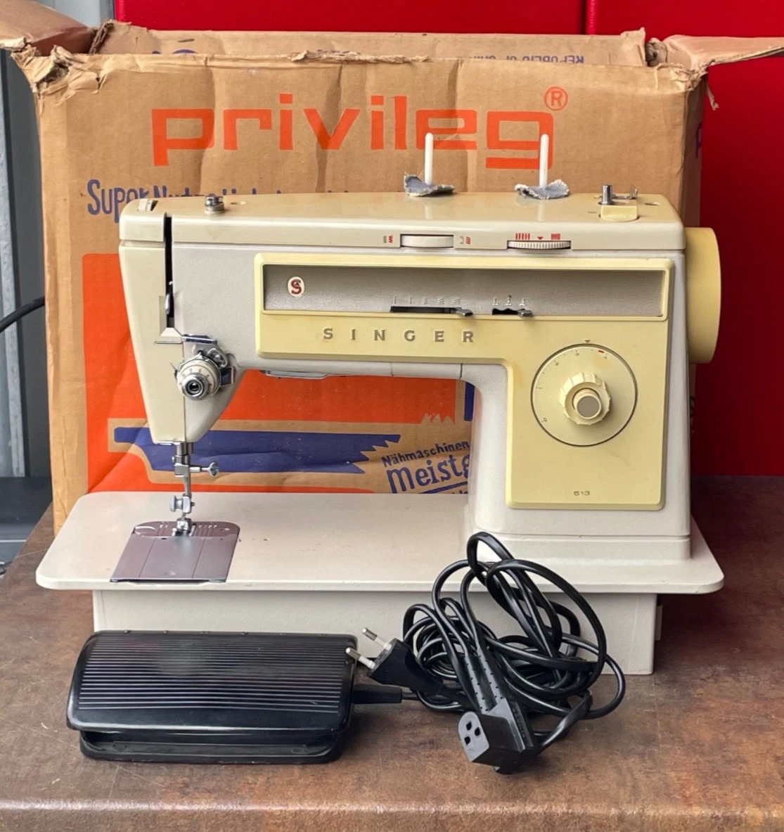 Singer Nähmaschine Modell 513 mit Fußpedal