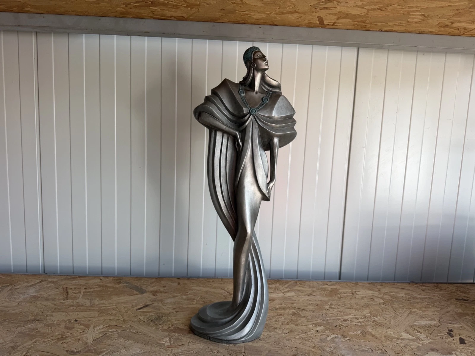 Skulptur Natalie von Austin Productions